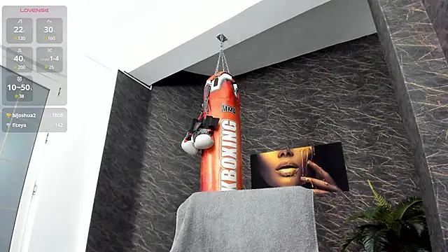 leonardsmith01 online show from February 3, 2025, 11:36 pm