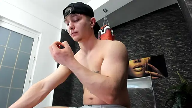 leonardsmith01 online show from February 10, 2025, 11:45 pm