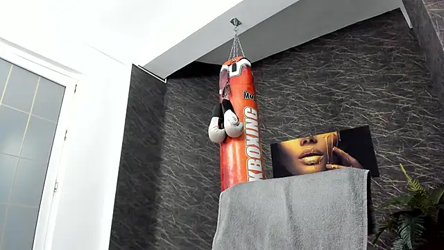 leonardsmith01 online show from February 12, 2025, 11:30 pm