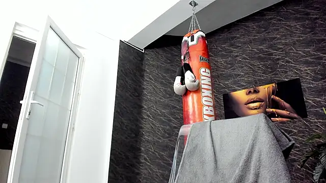 leonardsmith01 online show from February 14, 2025, 12:09 am