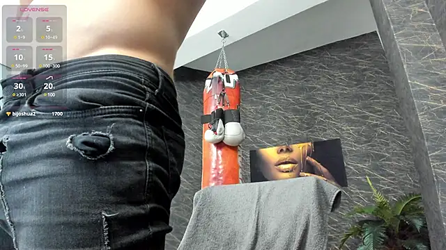 leonardsmith01 online show from February 18, 2025, 2:59 am