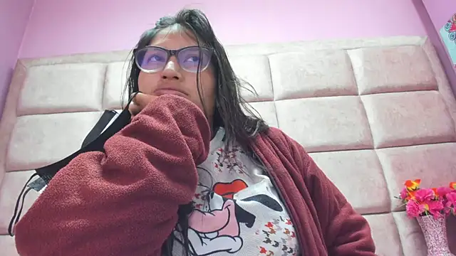 Miaa Smiith  online show from November 30, 2025, 4:05 am