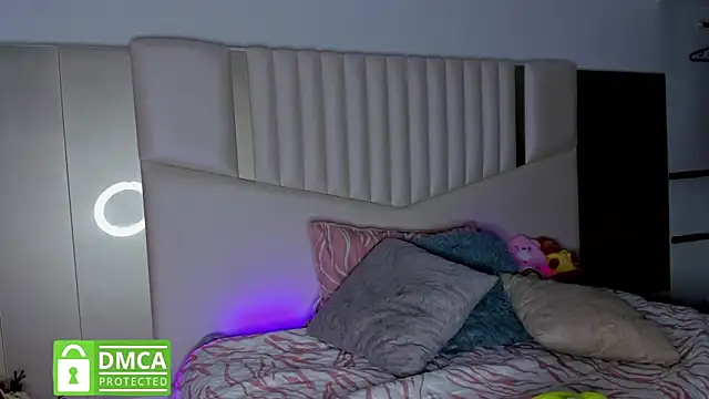 Snapshot of queen_angelique chatting on February 28, 2025, 9:23 pm queen angelique online show from February 28, 2025, 9:23 pm