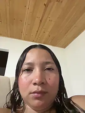 Snapshot of queen_angelique chatting on November 5, 2025, 1:27 am queen angelique online show from November 5, 2025, 1:27 am