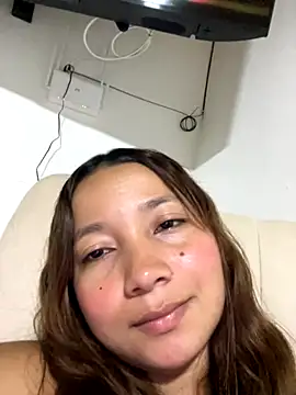 Snapshot of queen_angelique chatting on November 12, 2025, 1:28 am queen angelique online show from November 12, 2025, 1:28 am