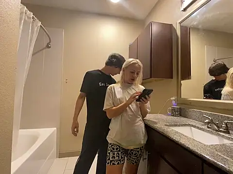 Snapshot of girlfriendmissy chatting on December 14, 2024, 8:08 pm girlfriendmissy online show from December 14, 2024, 8:08 pm