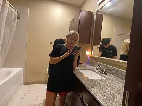 Snapshot of girlfriendmissy chatting on December 28, 2024, 8:25 pm girlfriendmissy online show from December 28, 2024, 8:25 pm