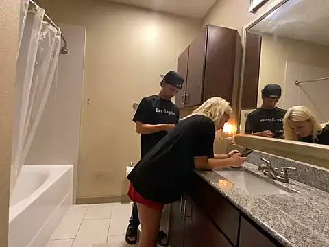 Snapshot of girlfriendmissy chatting on December 29, 2024, 12:41 am girlfriendmissy online show from December 29, 2024, 12:41 am