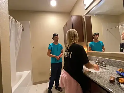 Snapshot of girlfriendmissy chatting on January 4, 2025, 7:02 pm girlfriendmissy online show from January 4, 2025, 7:02 pm