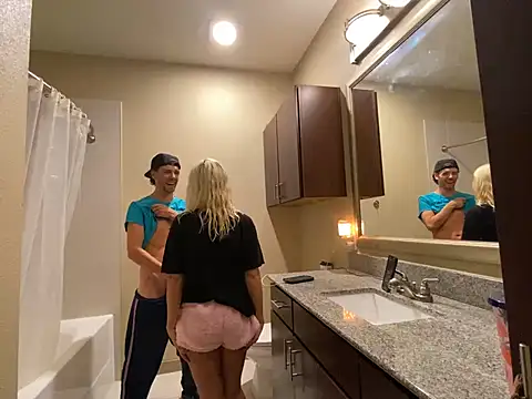 Snapshot of girlfriendmissy chatting on January 5, 2025, 12:31 am girlfriendmissy online show from January 5, 2025, 12:31 am