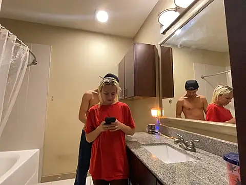 Snapshot of girlfriendmissy chatting on January 7, 2025, 7:06 pm girlfriendmissy online show from January 7, 2025, 7:06 pm