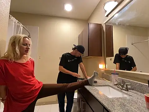 Snapshot of girlfriendmissy chatting on January 7, 2025, 10:08 pm girlfriendmissy online show from January 7, 2025, 10:08 pm