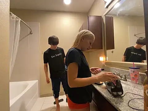 Snapshot of girlfriendmissy chatting on January 12, 2025, 6:05 pm girlfriendmissy online show from January 12, 2025, 6:05 pm