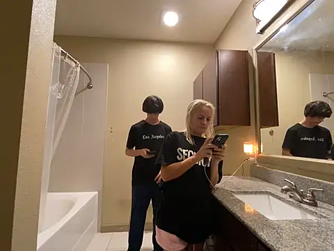 Snapshot of girlfriendmissy chatting on January 20, 2025, 12:57 am girlfriendmissy online show from January 20, 2025, 12:57 am