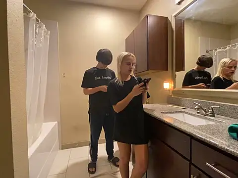 Snapshot of girlfriendmissy chatting on January 31, 2025, 2:04 am girlfriendmissy online show from January 31, 2025, 2:04 am