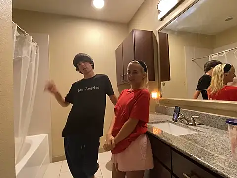 Snapshot of girlfriendmissy chatting on February 1, 2025, 12:51 am girlfriendmissy online show from February 1, 2025, 12:51 am