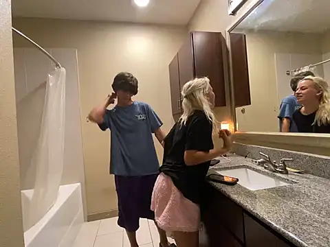 Snapshot of girlfriendmissy chatting on February 7, 2025, 1:36 am girlfriendmissy online show from February 7, 2025, 1:36 am