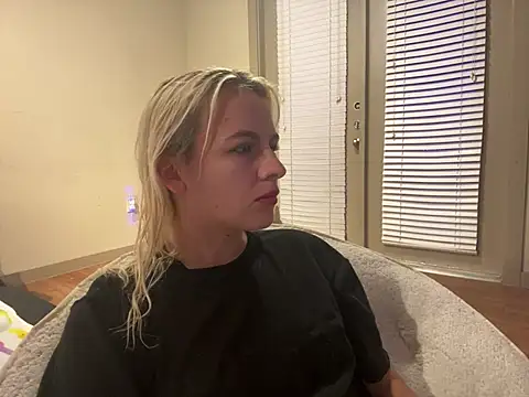 Snapshot of girlfriendmissy chatting on February 26, 2025, 3:10 am girlfriendmissy online show from February 26, 2025, 3:10 am