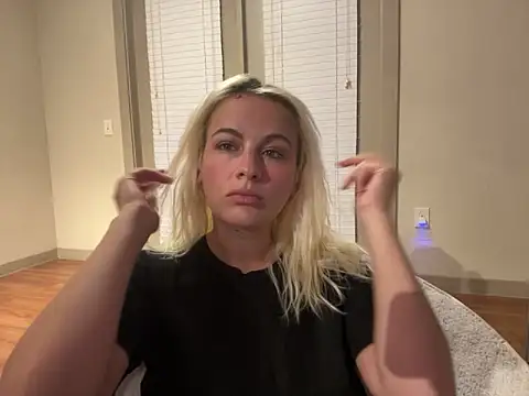 Snapshot of girlfriendmissy chatting on February 28, 2025, 2:09 am girlfriendmissy online show from February 28, 2025, 2:09 am