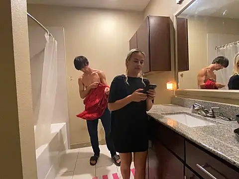 Snapshot of girlfriendmissy chatting on March 2, 2025, 2:41 am girlfriendmissy online show from March 2, 2025, 2:41 am