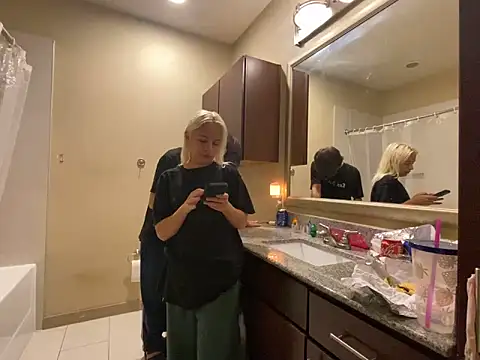 Snapshot of girlfriendmissy chatting on March 12, 2025, 2:52 am girlfriendmissy online show from March 12, 2025, 2:52 am