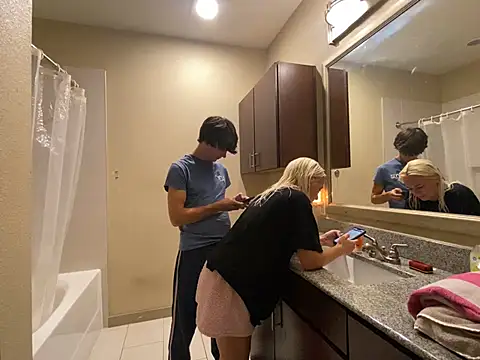 Snapshot of girlfriendmissy chatting on March 14, 2025, 9:43 pm girlfriendmissy online show from March 14, 2025, 9:43 pm