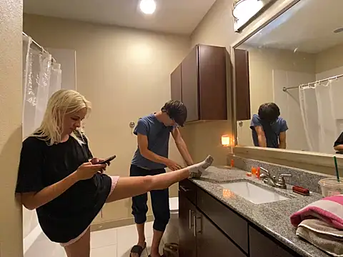 Snapshot of girlfriendmissy chatting on March 15, 2025, 9:05 pm girlfriendmissy online show from March 15, 2025, 9:05 pm