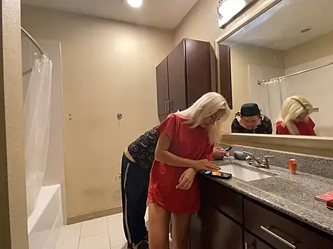 Snapshot of girlfriendmissy chatting on March 20, 2025, 10:40 pm girlfriendmissy online show from March 20, 2025, 10:40 pm