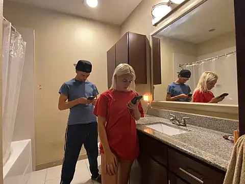 Snapshot of girlfriendmissy chatting on March 21, 2025, 6:51 pm girlfriendmissy online show from March 21, 2025, 6:51 pm