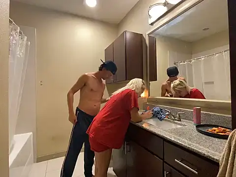 Snapshot of girlfriendmissy chatting on March 21, 2025, 10:06 pm girlfriendmissy online show from March 21, 2025, 10:06 pm