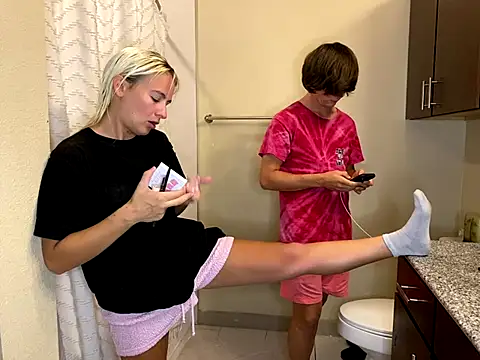 Snapshot of girlfriendmissy chatting on September 12, 2025, 11:04 pm girlfriendmissy online show from September 12, 2025, 11:04 pm