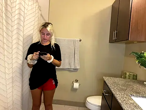 Snapshot of girlfriendmissy chatting on September 14, 2025, 8:41 pm girlfriendmissy online show from September 14, 2025, 8:41 pm