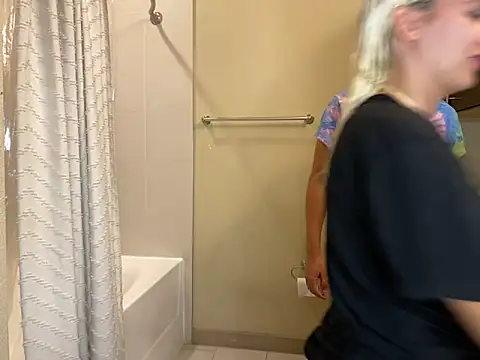 Snapshot of girlfriendmissy chatting on September 21, 2025, 12:01 am girlfriendmissy online show from September 21, 2025, 12:01 am