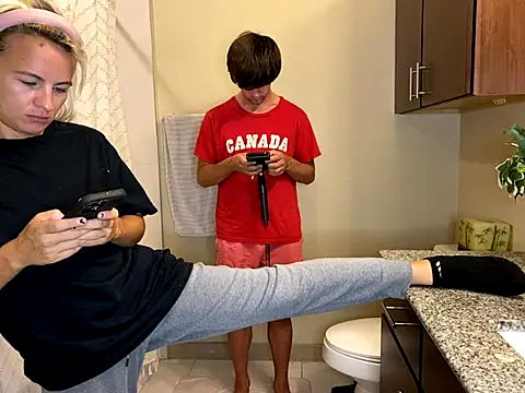 Snapshot of girlfriendmissy chatting on September 24, 2025, 11:19 pm girlfriendmissy online show from September 24, 2025, 11:19 pm