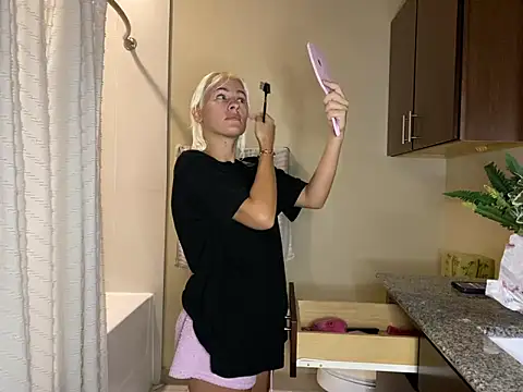 Snapshot of girlfriendmissy chatting on September 26, 2025, 12:03 am girlfriendmissy online show from September 26, 2025, 12:03 am