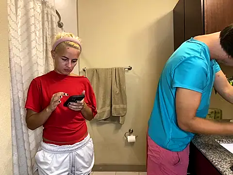 Snapshot of girlfriendmissy chatting on October 5, 2025, 5:22 pm girlfriendmissy online show from October 5, 2025, 5:22 pm