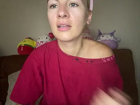 Snapshot of girlfriendmissy chatting on October 13, 2025, 8:42 pm girlfriendmissy online show from October 13, 2025, 8:42 pm