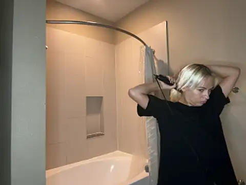 Snapshot of girlfriendmissy chatting on November 10, 2025, 9:03 pm girlfriendmissy online show from November 10, 2025, 9:03 pm