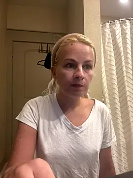 Snapshot of girlfriendmissy chatting on November 17, 2025, 12:49 am girlfriendmissy online show from November 17, 2025, 12:49 am