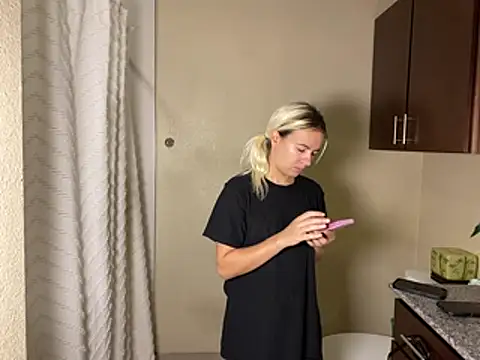 Snapshot of girlfriendmissy chatting on March 14, 2026, 5:29 pm girlfriendmissy online show from March 14, 2026, 5:29 pm