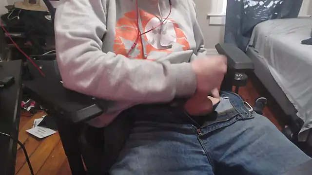 Snapshot of chicostick413 chatting on December 20, 2024, 6:13 pm chicostick413 online show from December 20, 2024, 6:13 pm