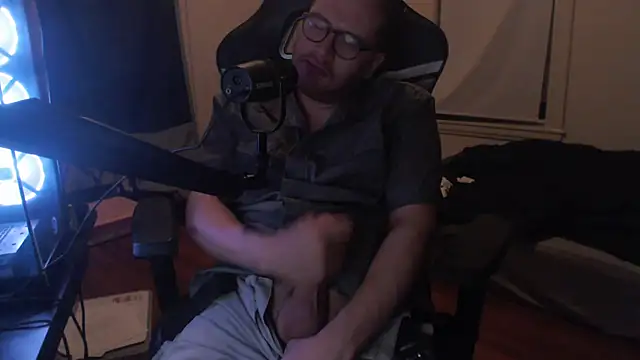 Snapshot of chicostick413 chatting on September 19, 2025, 4:58 am chicostick413 online show from September 19, 2025, 4:58 am