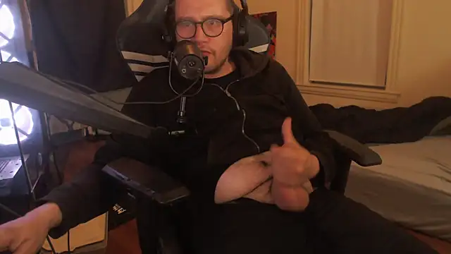 Snapshot of chicostick413 chatting on September 21, 2025, 12:01 am chicostick413 online show from September 21, 2025, 12:01 am