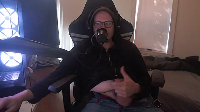 Snapshot of chicostick413 chatting on October 27, 2025, 5:28 pm chicostick413 online show from October 27, 2025, 5:28 pm