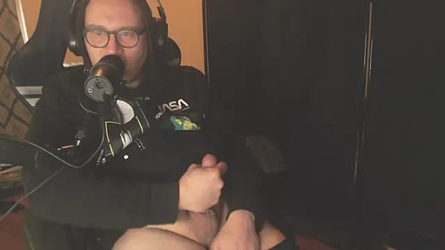 chicostick413 online show from January 7, 2026, 3:36 pm