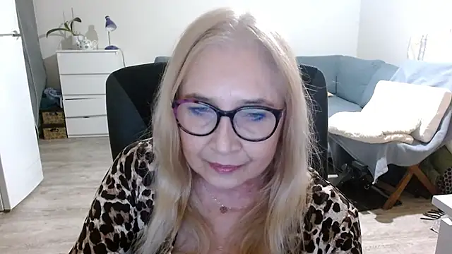 sofia xkiss online show from February 4, 2025, 6:49 pm