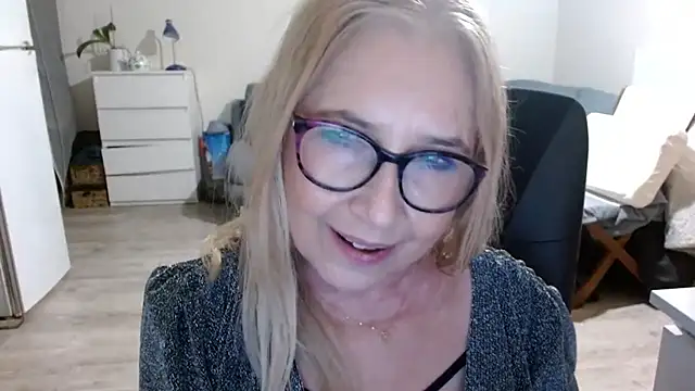 sofia xkiss online show from February 12, 2025, 6:19 pm