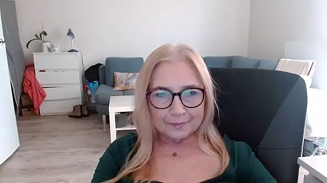 sofia xkiss online show from February 17, 2025, 7:47 am