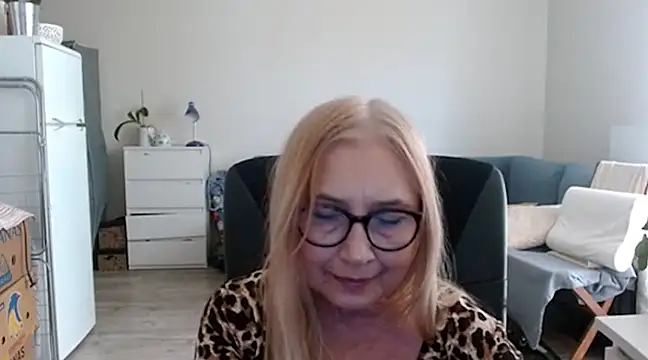 sofia xkiss online show from February 18, 2025, 11:22 am