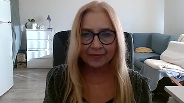 sofia xkiss online show from February 22, 2025, 2:41 pm